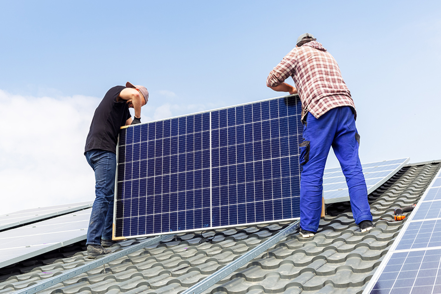 The True Cost of Going Solar: What Homeowners Need to Know